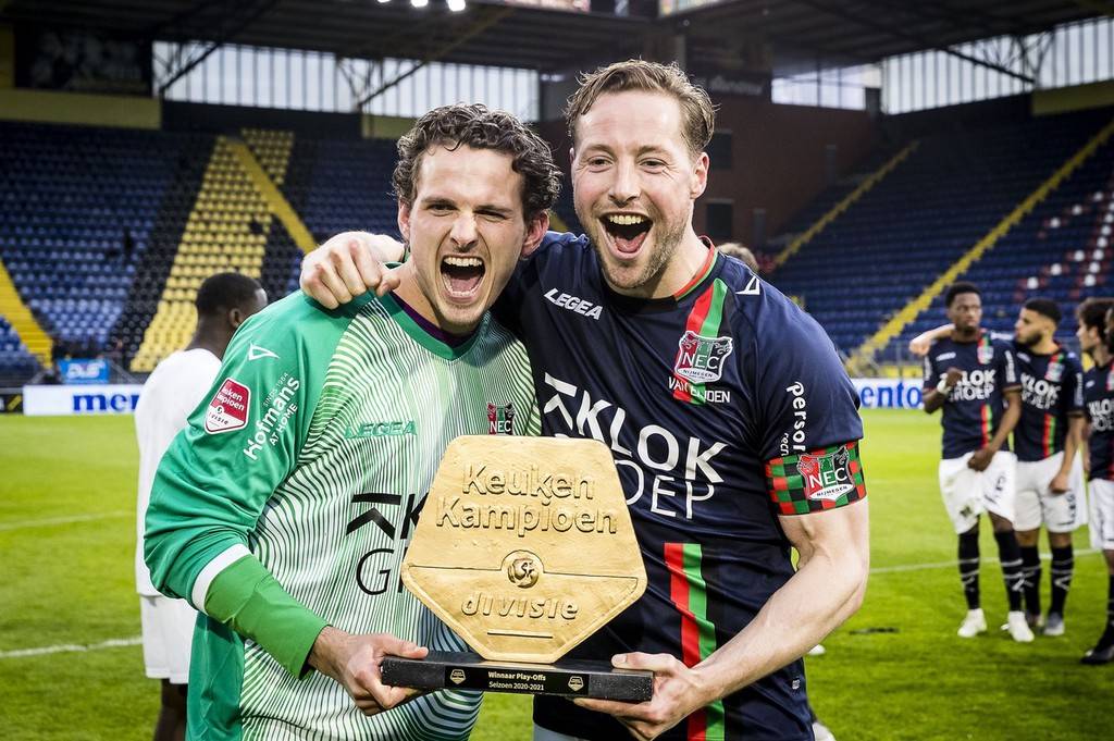 接落入球洞 接落入球洞