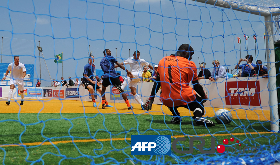 传中轰炸迫 传中轰炸迫